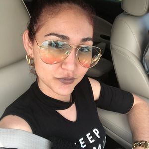 Meet your Posher, Yeny